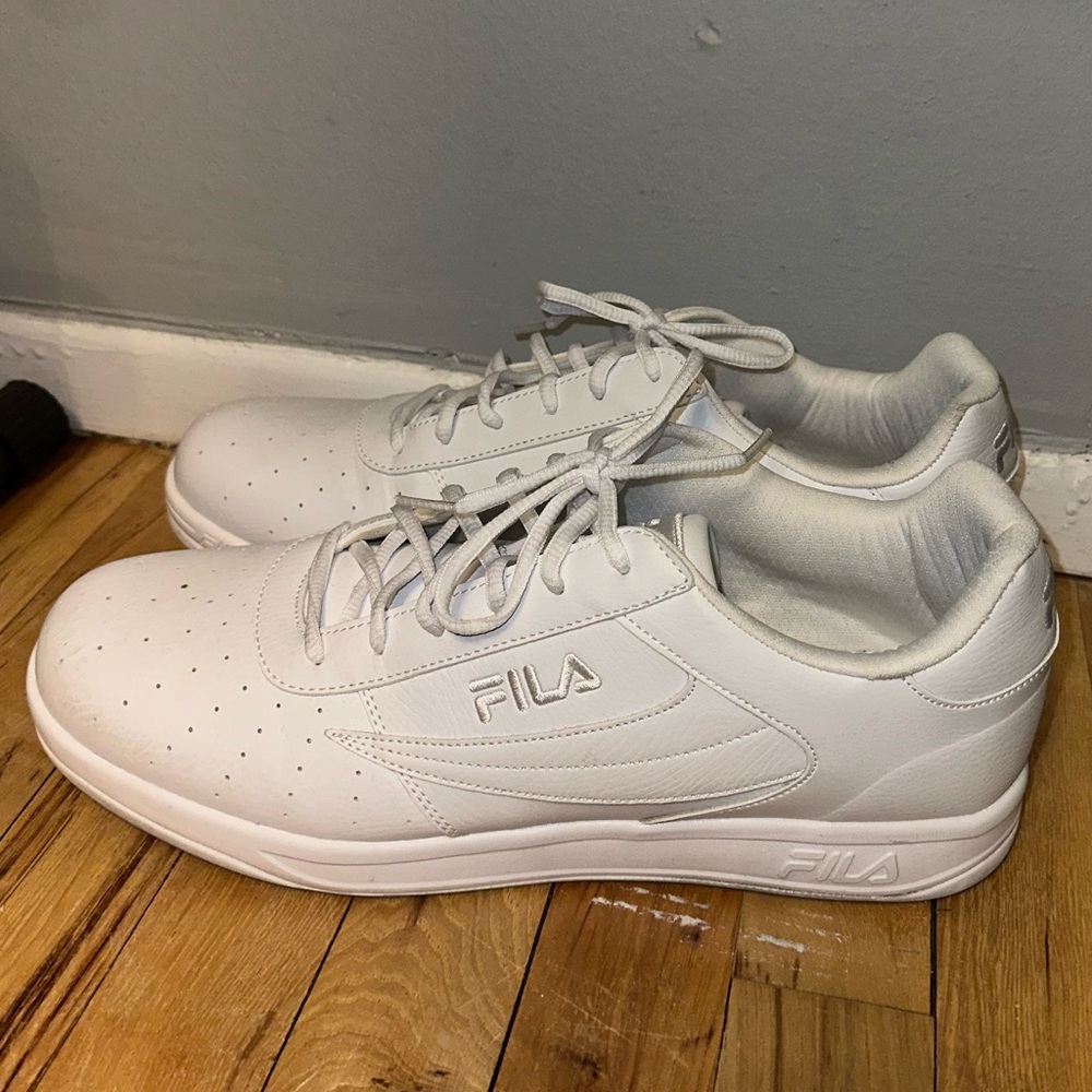 Like New, Fila Men’s white sneaker, Sz 13